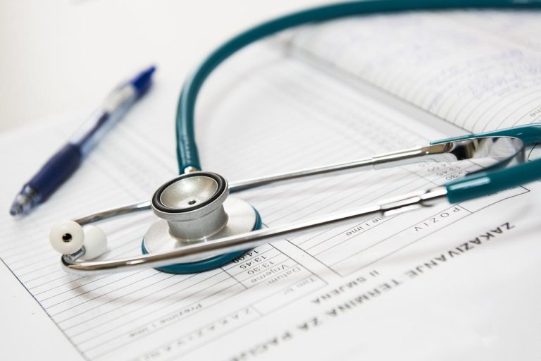 Jakie są objawy zakażenia paciorkowcem beta-hemolizującym grupy A i jak szybko je zdiagnozować?