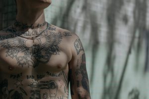 Salon tatuażu – przestrzeń sztuki ciała i indywidualności