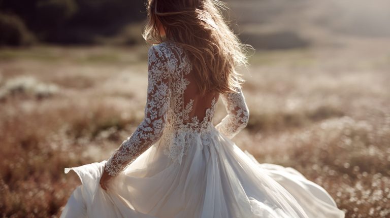 suknia ślubna z długim rękawem boho